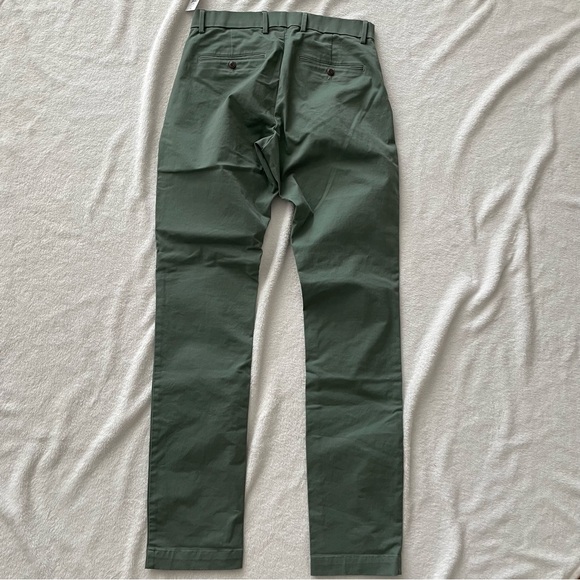 Mens gap chino pants 29x34 athletic taper green NWT - Picture 3 of 5